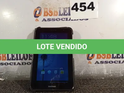 LOTE 454 - 01 TABLET SAMSUNG. (NO ESTADO) ATENÇÃO! FAZER A VISITAÇÃO ANTES DE ARREMATAR, NÃO SABEMOS SE FUNCIONA. LEILÃO NÃO TEM GARANTIA E NEM DEVOLUÇÃO, SUJEITO A POSSÍVEIS AVARIAS VISÍVEIS/OCULTAS E/OU AUSÊNCIA DE COMPONENTES.