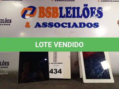 LOTE 434 - 02 IPAD 16GB COM AVARIAS. (NO ESTADO) ATENÇÃO! FAZER A VISITAÇÃO ANTES DE ARREMATAR, NÃO SABEMOS SE FUNCIONA. LEILÃO NÃO TEM GARANTIA E NEM DEVOLUÇÃO, SUJEITO A POSSÍVEIS AVARIAS VISÍVEIS/OCULTAS E/OU AUSÊNCIA DE COMPONENTES.
