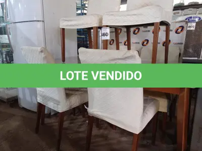 LOTE 460 - 01 MESA EM MADEIRA COM TAMPO OFF WHITE E 06 CADEIRAS ESTOFADAS. (NO ESTADO) ATENÇÃO! FAZER A VISITAÇÃO ANTES DE ARREMATAR, NÃO SABEMOS SE FUNCIONA. LEILÃO NÃO TEM GARANTIA E NEM DEVOLUÇÃO, SUJEITO A POSSÍVEIS AVARIAS VISÍVEIS/OCULTAS E/OU AUSÊNCIA DE COMPONENTES.