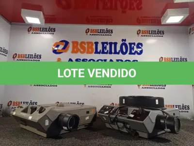 LOTE 561 - 02 PROJETORES DE SLIDES MARCAS KODAK. (NO ESTADO) ATENÇÃO! FAZER A VISITAÇÃO ANTES DE ARREMATAR, NÃO SABEMOS SE FUNCIONA. LEILÃO NÃO TEM GARANTIA E NEM DEVOLUÇÃO, SUJEITO A POSSÍVEIS AVARIAS VISÍVEIS/OCULTAS E/OU AUSÊNCIA DE COMPONENTES.
