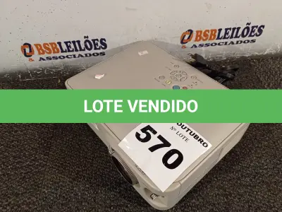 LOTE 570 - 01 PROJETOR MULTIMIDIA MARCA NOTE VISION. (NO ESTADO) ATENÇÃO! FAZER A VISITAÇÃO ANTES DE ARREMATAR, NÃO SABEMOS SE FUNCIONA. LEILÃO NÃO TEM GARANTIA E NEM DEVOLUÇÃO, SUJEITO A POSSÍVEIS AVARIAS VISÍVEIS/OCULTAS E/OU AUSÊNCIA DE COMPONENTES.