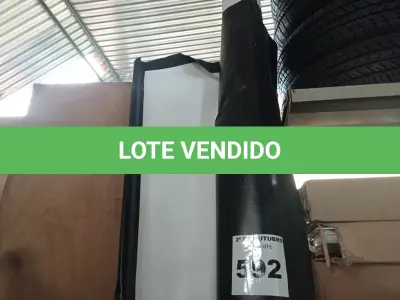LOTE 592 - 01 TELA DE PROJEÇÃO E 02 TRIPÉS. (NO ESTADO) ATENÇÃO! FAZER A VISITAÇÃO ANTES DE ARREMATAR, NÃO SABEMOS SE FUNCIONA. LEILÃO NÃO TEM GARANTIA E NEM DEVOLUÇÃO, SUJEITO A POSSÍVEIS AVARIAS VISÍVEIS/OCULTAS E/OU AUSÊNCIA DE COMPONENTES.