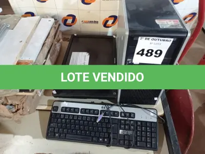 LOTE 489 - 01 CPU, 01 MONITOR, 01 TECLADO E 01 MOUSE. (NO ESTADO) ATENÇÃO! FAZER A VISITAÇÃO ANTES DE ARREMATAR, NÃO SABEMOS SE FUNCIONA. LEILÃO NÃO TEM GARANTIA E NEM DEVOLUÇÃO, SUJEITO A POSSÍVEIS AVARIAS VISÍVEIS/OCULTAS E/OU AUSÊNCIA DE COMPONENTES.