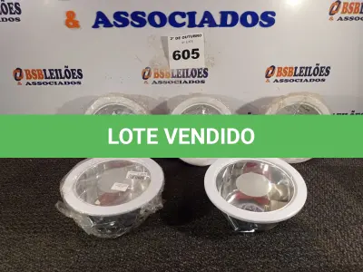 LOTE 605 - 05 LUMINÁRIAS DE EMBUTIR. (NO ESTADO) ATENÇÃO! FAZER A VISITAÇÃO ANTES DE ARREMATAR, NÃO SABEMOS SE FUNCIONA. LEILÃO NÃO TEM GARANTIA E NEM DEVOLUÇÃO, SUJEITO A POSSÍVEIS AVARIAS VISÍVEIS/OCULTAS E/OU AUSÊNCIA DE COMPONENTES.
