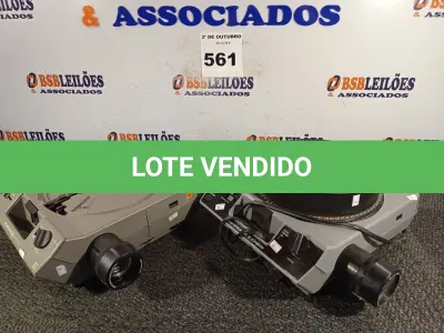 LOTE 561 - 02 PROJETORES DE SLIDES MARCAS KODAK. (NO ESTADO) ATENÇÃO! FAZER A VISITAÇÃO ANTES DE ARREMATAR, NÃO SABEMOS SE FUNCIONA. LEILÃO NÃO TEM GARANTIA E NEM DEVOLUÇÃO, SUJEITO A POSSÍVEIS AVARIAS VISÍVEIS/OCULTAS E/OU AUSÊNCIA DE COMPONENTES.