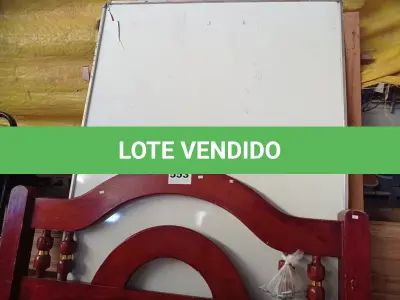 LOTE 553 - 01 CAMA DE CASAL EM MADEIRA E 01 QUADRO DE AVISOS. (NO ESTADO) ATENÇÃO! FAZER A VISITAÇÃO ANTES DE ARREMATAR, NÃO SABEMOS SE FUNCIONA. LEILÃO NÃO TEM GARANTIA E NEM DEVOLUÇÃO, SUJEITO A POSSÍVEIS AVARIAS VISÍVEIS/OCULTAS E/OU AUSÊNCIA DE COMPONENTES.