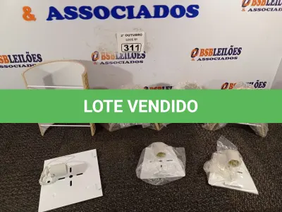 LOTE 311 - 04 ARANDELAS. (NO ESTADO) ATENÇÃO! FAZER A VISITAÇÃO ANTES DE ARREMATAR, NÃO SABEMOS SE FUNCIONA. LEILÃO NÃO TEM GARANTIA E NEM DEVOLUÇÃO, SUJEITO A POSSÍVEIS AVARIAS VISÍVEIS/OCULTAS E/OU AUSÊNCIA DE COMPONENTES.