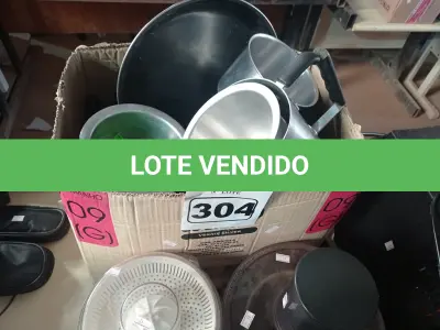 LOTE 304 - 01 LOTE COM PANELAS E UTENSÍLIOS DIVERSOS. (NO ESTADO) ATENÇÃO! FAZER A VISITAÇÃO ANTES DE ARREMATAR, NÃO SABEMOS SE FUNCIONA. LEILÃO NÃO TEM GARANTIA E NEM DEVOLUÇÃO, SUJEITO A POSSÍVEIS AVARIAS VISÍVEIS/OCULTAS E/OU AUSÊNCIA DE COMPONENTES.