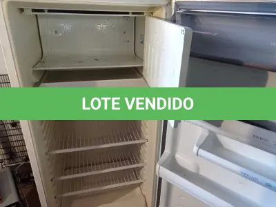 LOTE 242 - 01 GELADEIRA MARCA CÔNSUL 220V. (NO ESTADO) ATENÇÃO! FAZER A VISITAÇÃO ANTES DE ARREMATAR, NÃO SABEMOS SE FUNCIONA. LEILÃO NÃO TEM GARANTIA E NEM DEVOLUÇÃO, SUJEITO A POSSÍVEIS AVARIAS VISÍVEIS/OCULTAS E/OU AUSÊNCIA DE COMPONENTES.