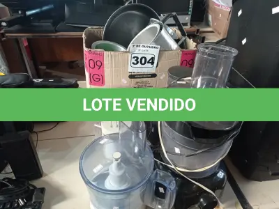 LOTE 304 - 01 LOTE COM PANELAS E UTENSÍLIOS DIVERSOS. (NO ESTADO) ATENÇÃO! FAZER A VISITAÇÃO ANTES DE ARREMATAR, NÃO SABEMOS SE FUNCIONA. LEILÃO NÃO TEM GARANTIA E NEM DEVOLUÇÃO, SUJEITO A POSSÍVEIS AVARIAS VISÍVEIS/OCULTAS E/OU AUSÊNCIA DE COMPONENTES.