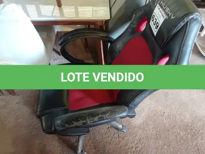 LOTE 639 - 01 CADEIRA GAMER. (NO ESTADO) ATENÇÃO! FAZER A VISITAÇÃO ANTES DE ARREMATAR, NÃO SABEMOS SE FUNCIONA. LEILÃO NÃO TEM GARANTIA E NEM DEVOLUÇÃO, SUJEITO A POSSÍVEIS AVARIAS VISÍVEIS/OCULTAS E/OU AUSÊNCIA DE COMPONENTES.