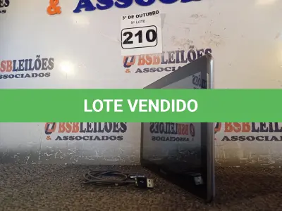 LOTE 210 - 01 TABLET SAMSUNG COM CABO. (NO ESTADO) ATENÇÃO! FAZER A VISITAÇÃO ANTES DE ARREMATAR, NÃO SABEMOS SE FUNCIONA. LEILÃO NÃO TEM GARANTIA E NEM DEVOLUÇÃO, SUJEITO A POSSÍVEIS AVARIAS VISÍVEIS/OCULTAS E/OU AUSÊNCIA DE COMPONENTES.