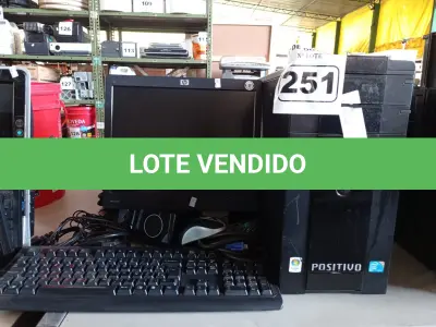 LOTE 251 - 01 CPU, 01 MONITOR, 01 TECLADO E 01 MOUSE. (NO ESTADO) ATENÇÃO! FAZER A VISITAÇÃO ANTES DE ARREMATAR, NÃO SABEMOS SE FUNCIONA. LEILÃO NÃO TEM GARANTIA E NEM DEVOLUÇÃO, SUJEITO A POSSÍVEIS AVARIAS VISÍVEIS/OCULTAS E/OU AUSÊNCIA DE COMPONENTES.