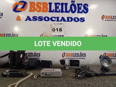LOTE 018 - 02 FILMADORAS, 02 CÂMERAS FOTOGRÁFICAS E 01 GPS MARCAS E MODELOS DIVERSOS. (NO ESTADO) ATENÇÃO! FAZER A VISITAÇÃO ANTES DE ARREMATAR, NÃO SABEMOS SE FUNCIONA. LEILÃO NÃO TEM GARANTIA E NEM DEVOLUÇÃO, SUJEITO A POSSÍVEIS AVARIAS VISÍVEIS/OCULTAS E/OU AUSÊNCIA DE COMPONENTES.