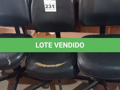 LOTE 231 - 03 CADEIRAS DE ESCRITÓRIO COM BASE GIRATÓRIA. (NO ESTADO) ATENÇÃO! FAZER A VISITAÇÃO ANTES DE ARREMATAR, NÃO SABEMOS SE FUNCIONA. LEILÃO NÃO TEM GARANTIA E NEM DEVOLUÇÃO, SUJEITO A POSSÍVEIS AVARIAS VISÍVEIS/OCULTAS E/OU AUSÊNCIA DE COMPONENTES.