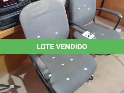 LOTE 222 - 02 CADEIRAS DE ESCRITÓRIO COM BASE FIXAS. (NO ESTADO) ATENÇÃO! FAZER A VISITAÇÃO ANTES DE ARREMATAR, NÃO SABEMOS SE FUNCIONA. LEILÃO NÃO TEM GARANTIA E NEM DEVOLUÇÃO, SUJEITO A POSSÍVEIS AVARIAS VISÍVEIS/OCULTAS E/OU AUSÊNCIA DE COMPONENTES.