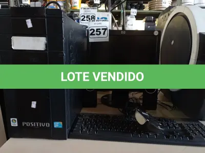 LOTE 257 - 01 CPU, 01 MONITOR, 01 TECLADO E 01 MOUSE. (NO ESTADO) ATENÇÃO! FAZER A VISITAÇÃO ANTES DE ARREMATAR, NÃO SABEMOS SE FUNCIONA. LEILÃO NÃO TEM GARANTIA E NEM DEVOLUÇÃO, SUJEITO A POSSÍVEIS AVARIAS VISÍVEIS/OCULTAS E/OU AUSÊNCIA DE COMPONENTES.