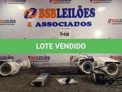 LOTE 048 - 01 DVR E 03 CÂMERAS DE SEGURANÇA. (NO ESTADO) ATENÇÃO! FAZER A VISITAÇÃO ANTES DE ARREMATAR, NÃO SABEMOS SE FUNCIONA. LEILÃO NÃO TEM GARANTIA E NEM DEVOLUÇÃO, SUJEITO A POSSÍVEIS AVARIAS VISÍVEIS/OCULTAS E/OU AUSÊNCIA DE COMPONENTES.