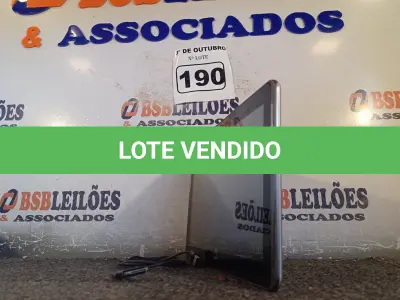 LOTE 190 - 01 TABLET SAMSUNG COM CABO. (NO ESTADO) ATENÇÃO! FAZER A VISITAÇÃO ANTES DE ARREMATAR, NÃO SABEMOS SE FUNCIONA. LEILÃO NÃO TEM GARANTIA E NEM DEVOLUÇÃO, SUJEITO A POSSÍVEIS AVARIAS VISÍVEIS/OCULTAS E/OU AUSÊNCIA DE COMPONENTES.