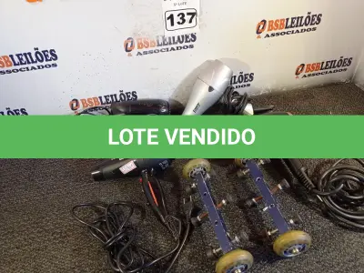 LOTE 137 - 02 EIXOS EM ALUMÍNIO COM RODINHAS EMBORRACHADAS E 04 SECADORES DE CABELO MARCAS E MODELOS DIVERSOS. (NO ESTADO) ATENÇÃO! FAZER A VISITAÇÃO ANTES DE ARREMATAR, NÃO SABEMOS SE FUNCIONA. LEILÃO NÃO TEM GARANTIA E NEM DEVOLUÇÃO, SUJEITO A POSSÍVEIS AVARIAS VISÍVEIS/OCULTAS E/OU AUSÊNCIA DE COMPONENTES.