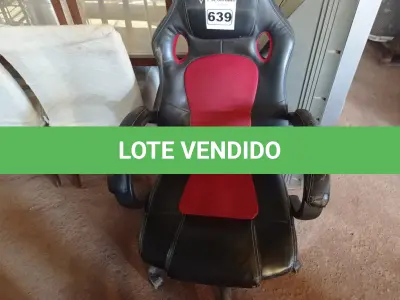 LOTE 639 - 01 CADEIRA GAMER. (NO ESTADO) ATENÇÃO! FAZER A VISITAÇÃO ANTES DE ARREMATAR, NÃO SABEMOS SE FUNCIONA. LEILÃO NÃO TEM GARANTIA E NEM DEVOLUÇÃO, SUJEITO A POSSÍVEIS AVARIAS VISÍVEIS/OCULTAS E/OU AUSÊNCIA DE COMPONENTES.