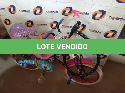 LOTE 636 - 01 BICICLETA INFANTIL ARO 16, 01 CADEIRINHA E 01 CADEADO. (NO ESTADO) ATENÇÃO! FAZER A VISITAÇÃO ANTES DE ARREMATAR, NÃO SABEMOS SE FUNCIONA. LEILÃO NÃO TEM GARANTIA E NEM DEVOLUÇÃO, SUJEITO A POSSÍVEIS AVARIAS VISÍVEIS/OCULTAS E/OU AUSÊNCIA DE COMPONENTES.