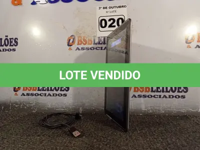 LOTE 020 - 01 TABLET SAMSUNG COM CABO. (NO ESTADO) ATENÇÃO! FAZER A VISITAÇÃO ANTES DE ARREMATAR, NÃO SABEMOS SE FUNCIONA. LEILÃO NÃO TEM GARANTIA E NEM DEVOLUÇÃO, SUJEITO A POSSÍVEIS AVARIAS VISÍVEIS/OCULTAS E/OU AUSÊNCIA DE COMPONENTES.