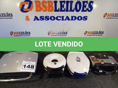 LOTE 148 - 01 GEORGE FOREMAN, 01 SANDUICHEIRA, 01 MÁQUINA DE FAZER DONUTS E 01 MÁQUINA DE FAZE WAFFLE. (NO ESTADO) ATENÇÃO! FAZER A VISITAÇÃO ANTES DE ARREMATAR, NÃO SABEMOS SE FUNCIONA. LEILÃO NÃO TEM GARANTIA E NEM DEVOLUÇÃO, SUJEITO A POSSÍVEIS AVARIAS VISÍVEIS/OCULTAS E/OU AUSÊNCIA DE COMPONENTES.