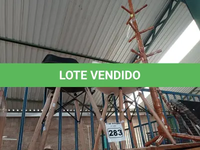 LOTE 283 - 02 CADEIRAS EAMES E 01 CABIDEIRO. (NO ESTADO) ATENÇÃO! FAZER A VISITAÇÃO ANTES DE ARREMATAR, NÃO SABEMOS SE FUNCIONA. LEILÃO NÃO TEM GARANTIA E NEM DEVOLUÇÃO, SUJEITO A POSSÍVEIS AVARIAS VISÍVEIS/OCULTAS E/OU AUSÊNCIA DE COMPONENTES.