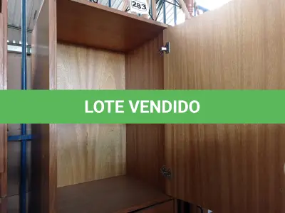 LOTE 284 - 02 ARMÁRIOS EM MADEIRA. (NO ESTADO) ATENÇÃO! FAZER A VISITAÇÃO ANTES DE ARREMATAR, NÃO SABEMOS SE FUNCIONA. LEILÃO NÃO TEM GARANTIA E NEM DEVOLUÇÃO, SUJEITO A POSSÍVEIS AVARIAS VISÍVEIS/OCULTAS E/OU AUSÊNCIA DE COMPONENTES.