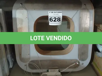 LOTE 628 - 01 LUMINÁRIA DE TETO. (NO ESTADO) ATENÇÃO! FAZER A VISITAÇÃO ANTES DE ARREMATAR, NÃO SABEMOS SE FUNCIONA. LEILÃO NÃO TEM GARANTIA E NEM DEVOLUÇÃO, SUJEITO A POSSÍVEIS AVARIAS VISÍVEIS/OCULTAS E/OU AUSÊNCIA DE COMPONENTES.