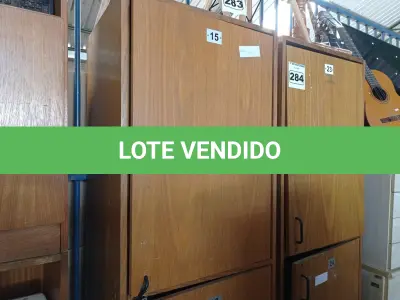 LOTE 284 - 02 ARMÁRIOS EM MADEIRA. (NO ESTADO) ATENÇÃO! FAZER A VISITAÇÃO ANTES DE ARREMATAR, NÃO SABEMOS SE FUNCIONA. LEILÃO NÃO TEM GARANTIA E NEM DEVOLUÇÃO, SUJEITO A POSSÍVEIS AVARIAS VISÍVEIS/OCULTAS E/OU AUSÊNCIA DE COMPONENTES.
