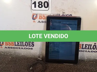 LOTE 180 - 01 TABLET SAMSUNG COM CABO. (NO ESTADO) ATENÇÃO! FAZER A VISITAÇÃO ANTES DE ARREMATAR, NÃO SABEMOS SE FUNCIONA. LEILÃO NÃO TEM GARANTIA E NEM DEVOLUÇÃO, SUJEITO A POSSÍVEIS AVARIAS VISÍVEIS/OCULTAS E/OU AUSÊNCIA DE COMPONENTES.
