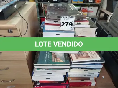 LOTE 279 - 01 LOTE COM LIVROS DIVERSOS. (NO ESTADO) ATENÇÃO! FAZER A VISITAÇÃO ANTES DE ARREMATAR, NÃO SABEMOS SE FUNCIONA. LEILÃO NÃO TEM GARANTIA E NEM DEVOLUÇÃO, SUJEITO A POSSÍVEIS AVARIAS VISÍVEIS/OCULTAS E/OU AUSÊNCIA DE COMPONENTES.