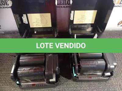 LOTE 046 - 02 IMPRESSORAS DE ETIQUETAS MARCAS TSC SENDO 01 COM FONTE. (NO ESTADO) ATENÇÃO! FAZER A VISITAÇÃO ANTES DE ARREMATAR, NÃO SABEMOS SE FUNCIONA. LEILÃO NÃO TEM GARANTIA E NEM DEVOLUÇÃO, SUJEITO A POSSÍVEIS AVARIAS VISÍVEIS/OCULTAS E/OU AUSÊNCIA DE COMPONENTES.
