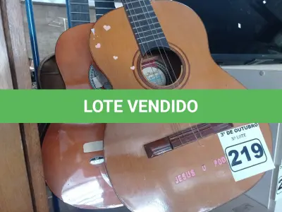 LOTE 219 - 03 VIOLÕES E 01 BERIMBAU COM AVARIAS. (NO ESTADO) ATENÇÃO! FAZER A VISITAÇÃO ANTES DE ARREMATAR, NÃO SABEMOS SE FUNCIONA. LEILÃO NÃO TEM GARANTIA E NEM DEVOLUÇÃO, SUJEITO A POSSÍVEIS AVARIAS VISÍVEIS/OCULTAS E/OU AUSÊNCIA DE COMPONENTES.