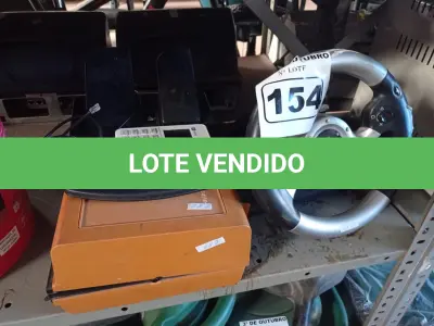 LOTE 154 - 01 VOLANTE COM PEDAIS PARA VIDEOGAME, 01 MAQUININHA DE CARTÃO E 01 TOCA DISCOS ANTIGO. (NO ESTADO) ATENÇÃO! FAZER A VISITAÇÃO ANTES DE ARREMATAR, NÃO SABEMOS SE FUNCIONA. LEILÃO NÃO TEM GARANTIA E NEM DEVOLUÇÃO, SUJEITO A POSSÍVEIS AVARIAS VISÍVEIS/OCULTAS E/OU AUSÊNCIA DE COMPONENTES.
