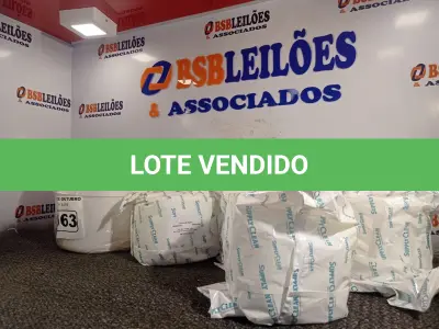 LOTE 063 - 01 FRASQUEIRA E 04 REFIS DE LENÇOS UMEDECIDOS. (NO ESTADO) ATENÇÃO! FAZER A VISITAÇÃO ANTES DE ARREMATAR, NÃO SABEMOS SE FUNCIONA. LEILÃO NÃO TEM GARANTIA E NEM DEVOLUÇÃO, SUJEITO A POSSÍVEIS AVARIAS VISÍVEIS/OCULTAS E/OU AUSÊNCIA DE COMPONENTES.