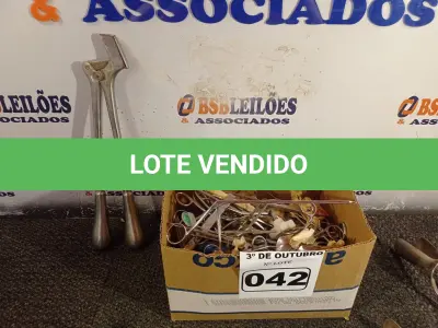 LOTE 042 - 01 LOTE COM INSTRUMENTAIS ODONTOLÓGICOS.  (NO ESTADO) ATENÇÃO! FAZER A VISITAÇÃO ANTES DE ARREMATAR, NÃO SABEMOS SE FUNCIONA. LEILÃO NÃO TEM GARANTIA E NEM DEVOLUÇÃO, SUJEITO A POSSÍVEIS AVARIAS VISÍVEIS/OCULTAS E/OU AUSÊNCIA DE COMPONENTES.