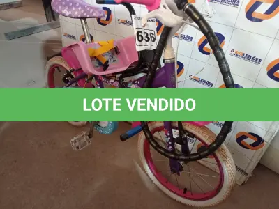 LOTE 636 - 01 BICICLETA INFANTIL ARO 16, 01 CADEIRINHA E 01 CADEADO. (NO ESTADO) ATENÇÃO! FAZER A VISITAÇÃO ANTES DE ARREMATAR, NÃO SABEMOS SE FUNCIONA. LEILÃO NÃO TEM GARANTIA E NEM DEVOLUÇÃO, SUJEITO A POSSÍVEIS AVARIAS VISÍVEIS/OCULTAS E/OU AUSÊNCIA DE COMPONENTES.