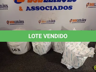 LOTE 063 - 01 FRASQUEIRA E 04 REFIS DE LENÇOS UMEDECIDOS. (NO ESTADO) ATENÇÃO! FAZER A VISITAÇÃO ANTES DE ARREMATAR, NÃO SABEMOS SE FUNCIONA. LEILÃO NÃO TEM GARANTIA E NEM DEVOLUÇÃO, SUJEITO A POSSÍVEIS AVARIAS VISÍVEIS/OCULTAS E/OU AUSÊNCIA DE COMPONENTES.