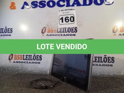 LOTE 160 - 01 TABLET SAMSUNG COM CABO. (NO ESTADO) ATENÇÃO! FAZER A VISITAÇÃO ANTES DE ARREMATAR, NÃO SABEMOS SE FUNCIONA. LEILÃO NÃO TEM GARANTIA E NEM DEVOLUÇÃO, SUJEITO A POSSÍVEIS AVARIAS VISÍVEIS/OCULTAS E/OU AUSÊNCIA DE COMPONENTES.