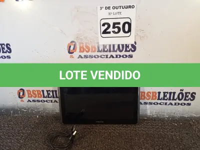 LOTE 250 - 01 TABLET SAMSUNG COM CABO. (NO ESTADO) ATENÇÃO! FAZER A VISITAÇÃO ANTES DE ARREMATAR, NÃO SABEMOS SE FUNCIONA. LEILÃO NÃO TEM GARANTIA E NEM DEVOLUÇÃO, SUJEITO A POSSÍVEIS AVARIAS VISÍVEIS/OCULTAS E/OU AUSÊNCIA DE COMPONENTES.