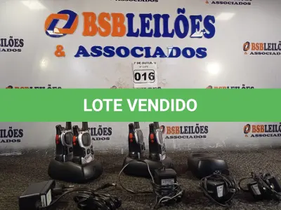 LOTE 016 - 04 RÁDIOS COMUNICADOR. (NO ESTADO) ATENÇÃO! FAZER A VISITAÇÃO ANTES DE ARREMATAR, NÃO SABEMOS SE FUNCIONA. LEILÃO NÃO TEM GARANTIA E NEM DEVOLUÇÃO, SUJEITO A POSSÍVEIS AVARIAS VISÍVEIS/OCULTAS E/OU AUSÊNCIA DE COMPONENTES.