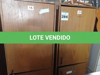 LOTE 284 - 02 ARMÁRIOS EM MADEIRA. (NO ESTADO) ATENÇÃO! FAZER A VISITAÇÃO ANTES DE ARREMATAR, NÃO SABEMOS SE FUNCIONA. LEILÃO NÃO TEM GARANTIA E NEM DEVOLUÇÃO, SUJEITO A POSSÍVEIS AVARIAS VISÍVEIS/OCULTAS E/OU AUSÊNCIA DE COMPONENTES.