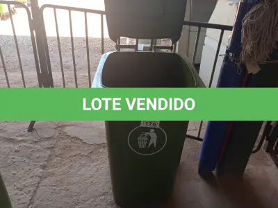LOTE 176 - 01 CONTAINER HDPE EN840 240LITROS. (NO ESTADO) ATENÇÃO! FAZER A VISITAÇÃO ANTES DE ARREMATAR, NÃO SABEMOS SE FUNCIONA. LEILÃO NÃO TEM GARANTIA E NEM DEVOLUÇÃO, SUJEITO A POSSÍVEIS AVARIAS VISÍVEIS/OCULTAS E/OU AUSÊNCIA DE COMPONENTES.