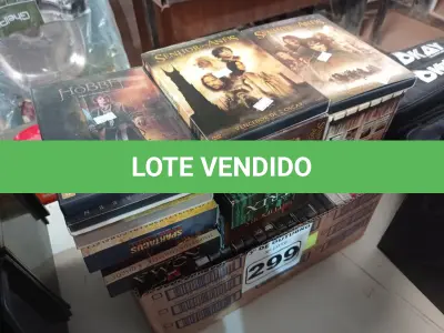 LOTE 299 - 01 LOTE COM VÁRIOS DVD’S TÍTULOS DIVERSOS. (NO ESTADO) ATENÇÃO! FAZER A VISITAÇÃO ANTES DE ARREMATAR, NÃO SABEMOS SE FUNCIONA. LEILÃO NÃO TEM GARANTIA E NEM DEVOLUÇÃO, SUJEITO A POSSÍVEIS AVARIAS VISÍVEIS/OCULTAS E/OU AUSÊNCIA DE COMPONENTES.