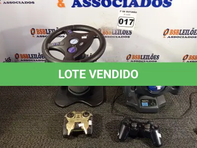 LOTE 017 - 02 VOLANTES, 02 CONTROLES PARA VIDEOGAME E 01 CONTROLE PARA CARRINHO. (NO ESTADO) ATENÇÃO! FAZER A VISITAÇÃO ANTES DE ARREMATAR, NÃO SABEMOS SE FUNCIONA. LEILÃO NÃO TEM GARANTIA E NEM DEVOLUÇÃO, SUJEITO A POSSÍVEIS AVARIAS VISÍVEIS/OCULTAS E/OU AUSÊNCIA DE COMPONENTES.