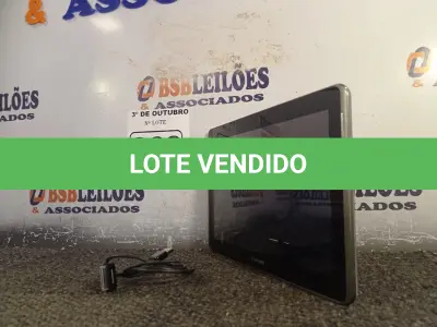 LOTE 060 - 01 TABLET SAMSUNG COM CABO. (NO ESTADO) ATENÇÃO! FAZER A VISITAÇÃO ANTES DE ARREMATAR, NÃO SABEMOS SE FUNCIONA. LEILÃO NÃO TEM GARANTIA E NEM DEVOLUÇÃO, SUJEITO A POSSÍVEIS AVARIAS VISÍVEIS/OCULTAS E/OU AUSÊNCIA DE COMPONENTES.