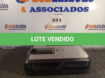 LOTE 051 - 01 PROJETOR MULTIMIDIA MARCA DIEBLOLD. (NO ESTADO) ATENÇÃO! FAZER A VISITAÇÃO ANTES DE ARREMATAR, NÃO SABEMOS SE FUNCIONA. LEILÃO NÃO TEM GARANTIA E NEM DEVOLUÇÃO, SUJEITO A POSSÍVEIS AVARIAS VISÍVEIS/OCULTAS E/OU AUSÊNCIA DE COMPONENTES.